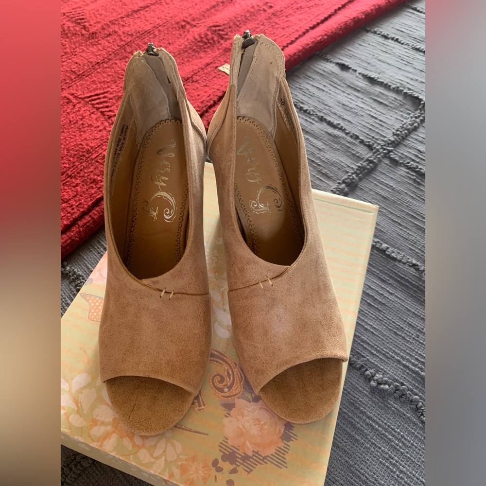 Women’s shoes